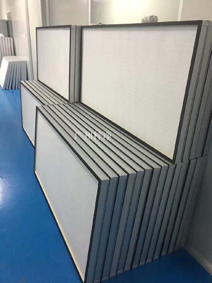 ULPA級(jí)超高效空氣過濾器適用于10000級(jí)-100級(jí)潔凈系統(tǒng)，空調(diào)系統(tǒng)，因此產(chǎn)品已廣泛應(yīng)用于電子、微電子、半導(dǎo)體、光器件、生物和醫(yī)藥線路、照相機(jī)和光學(xué)儀器、精密機(jī)械等多個(gè)領(lǐng)域。